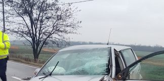 FOTO Trei persoane rănite într-un accident lângă Adjud