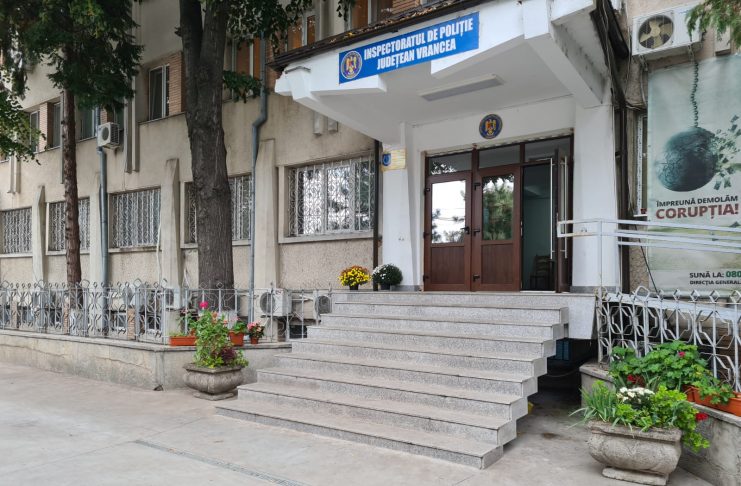 Conflict între doi concubini, la Odobești / Femeia implicată susține că ar fi fost lovită de un polițist