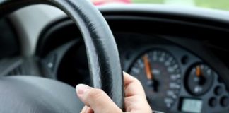 Dosar penal după ce o minoră a condus o mașină pe străzile din Adjud