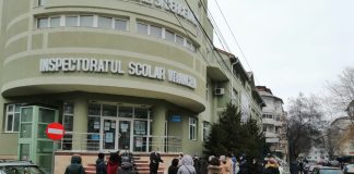 ULTIMA ORĂ Protest al cadrelor didactice de la Colegiul Economic ”Mihail Kogălniceanu” Focșani