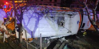 Pacienta care a murit în urma răsturnării ambulanței avea COVID-19, era intubată și trebuia să ajungă la Spitalul Buhuși