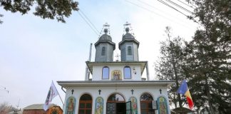 FOTO Arhiepiscopul Ciprian a sfințit un complex parohial la Movilița