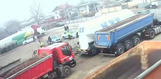 VIDEO Descindere a oamenilor Primăriei Odobești și a polițiștilor la sediul firmei de construcții cu care administrația se află în litigiu