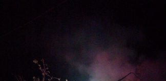 FOTO Casă distrusă de foc, la Gugești, din cauza unui coș de fum neizolat termic