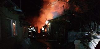 FOTO Trei gospodării afectate de un incendiu, azi noapte, la Gugești
