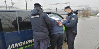 Tânăr condamnat pentru tentativă de viol, identificat de jandarmi și predat polițiștilor
