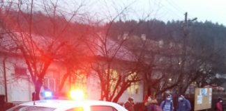 FOTO Elevii, supravegheați de polițiști în prima zi de școală din semestrul II