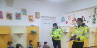 Poliţiştii Biroului Rutier Focșani, lecții de circulație în mijlocul copiilor de la Grădiniţa Nr.15