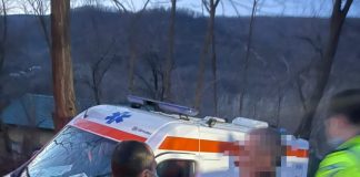 Un bărbat s-a închis în casă și a amenințat că se sinucide. Polițiștii au reușit să-l salveze