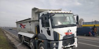 ULTIMA ORĂ Update. Bărbatul lovit de roata unui camion a murit