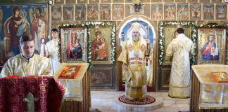 FOTO Arhiepiscopul Ciprian, prezent în mijlocul enoriașilor din Podul Lacului, în a doua Duminică din Postul Mare