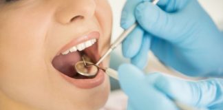 O vrânceancă, acuzată că practică ilegal meseria de medic stomatolog