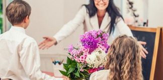 Fără restricții la flori, în școală, de 8 Martie. Ministrul Educației îndeamnă la prudență