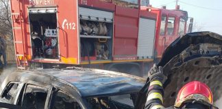 O mașină a luat foc pe E85