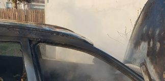 Foc pus intenționat la Urechești. Două mașini au ars, azi noapte