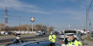 FOTO IPJ Vrancea: Campanie de prevenire, cu sfaturi și flori, de Ziua Femeii