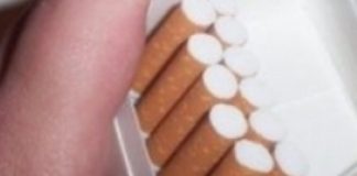 Doi frați din Vrancea, cercetați pentru furt de țigări dintr-un magazin din Suceava