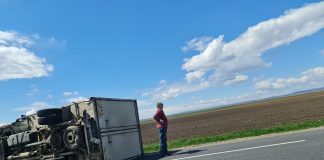 Accident la Haret. O autoutilitară s-a răsturnat în urma unui impact cu un autoturism