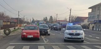 Două mașini s-au ciocnit la Golești