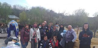 FOTO Suporterii roș-albaștri au adus un strop de bucurie în inimile multor familii nevoiașe din județ