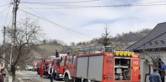 FOTO Pagube mari în urma incendiului de la gospodăria primarului din Vrâncioaia