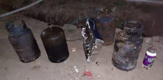 Gospodărie făcută scrum de la un scurtcircuit electric. Pompierii au scos 4 butelii din mijlocul flăcărilor