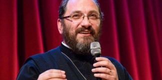 Preotul Constantin Necula conferențiază la Ateneul Popular Focșani, pentru strângerea de fonduri pentru Bursele Pastia