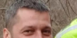 Un polițist aflat în timpul liber, care cunoștea foarte bine zona, a ajutat la găsirea și salvarea bărbatului care s-a răsturnat ieri cu ATV-ul, în pădure