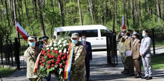 FOTO Militarii vrânceni aflați în misiune în Polonia i-au cinstit pe eroii polonezi căzuți în Bătălia de la Varșovia din 1920