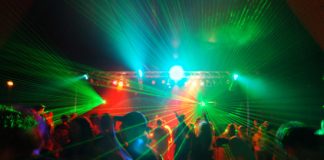 Barurile de noapte și cluburile se vor deschide de la 1 iunie, cu 50% capacitate, cu persoane vaccinate