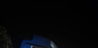 Șoferul tirului care a intrat aseară într-un gard, la Domnești, a fost descarcerat de pompieri