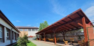 FOTO Școala ”Ștefan cel Mare” din Focșani are foișor în curte