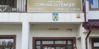 Tineri din Vaslui au venit cu bebelușul la echipa mobilă a Spitalului Militar Focșani, pentru a se vaccina