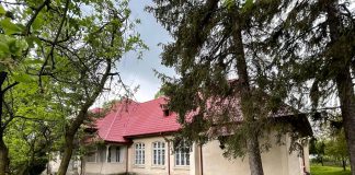 Școlile abandonate ar putea fi renovate și utilizate în comunitate. Școala ”Regina Maria” din Mărăști, o clădire care ar putea fi readusă la viață