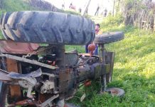 ULTIMA ORĂ Persoană prinsă sub un tractor, la Câmpuri