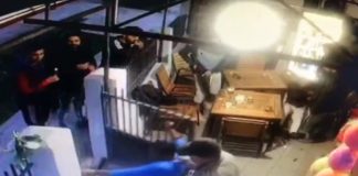 VIDEO Continuă cercetările în cazul bătăii de la Răcoasa. Și administratorul bătut s-a ales cu dosar penal pentru lovire