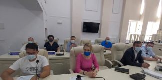 VIDEO PNL-USR-PLUS Focșani: ”Primarul de Focșani și-a luat Primăria pe persoană fizică, iar salariații, plătiți din banii focșănenilor, răspund doar la comanda politică a primarului.”