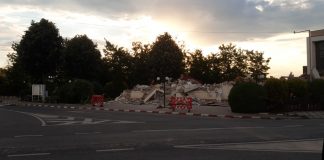 FOTO Vechiul sediu al Primăriei Golești a fost demolat