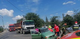 Pompierii au descarcerat șoferul autoturismului implicat în accidnetul de la ieșirea din Focșani
