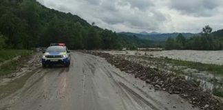 VIDEO S-a reluat traficul rutier pe drumul Paltin-Spulber