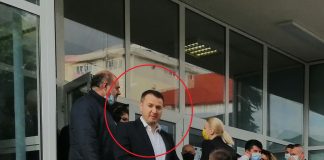 ”Vedeta” protestelor angajaților Primăriei Focșani: om de bază al primarului, care gesticula, striga, dirija ”ostilitățile”