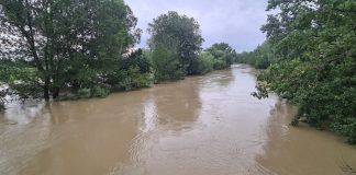 Risc de depășire a cotelor de apărare pe cursurile de apă din Vrancea. Cod portocaliu de inundații până luni după-amiază