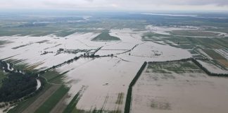 VIDEO-FOTO Imaginile zilei de la Biliești, comuna acoperită de apă