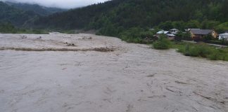 Avertizările de inundații, prelungite până marți noapte