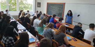 Elevii au ajuns la limita răbdării: Cum e să înveți în clase minuscule la Liceul de Artă