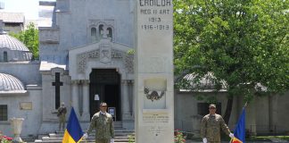 Primarul Misăilă a făcut notă discordantă (și) la ceremonialul de Ziua Eroilor: a depus o coroană de flori după încheierea ceremoniei oficiale, în calitate de ”cetățean”