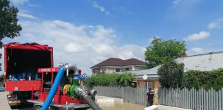 Misiunile pompierilor de evacuare a apei din gospodăriile inundate nu s-au încheiat