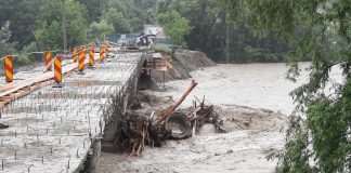 Ploile și inundațiile de luna trecută au afectat 33 de localități din județ. Prefectura a solicitat Guvernului alocarea a peste 100 de milioane de lei pentru reparații