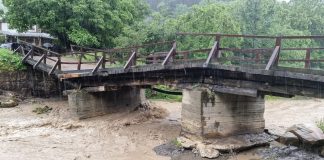 FOTO Pod rupt de viitură la Coza, comuna Tulnici