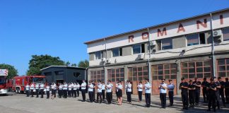 Pompierii implicați în salvarea oamenilor surprinși de viitură, la Nereju, avansați în grad, în mod excepțional